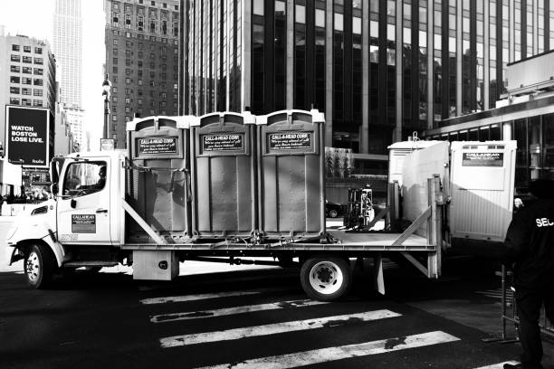 Best Portable toilet rental cost  in Bloomfield, IN